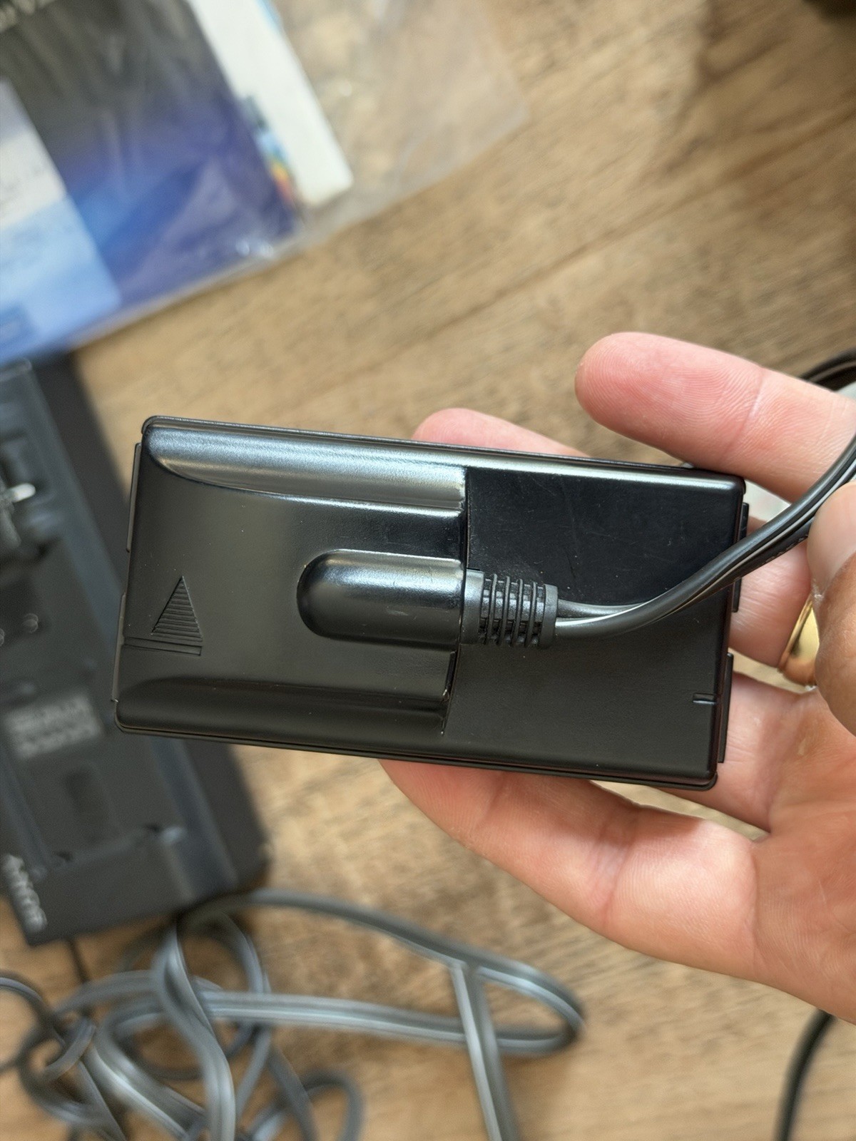 Sony Video 8 Handycam CCD-TR77 With Accessories READ DESCRIPTION