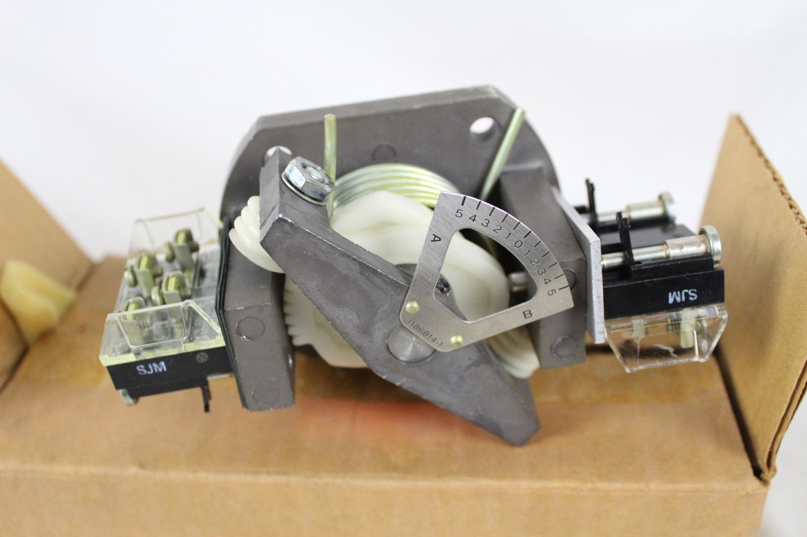 New NIB Allen Bradley Tension Spring Handle 800T-XA Series-C Machine 1314Y5-D