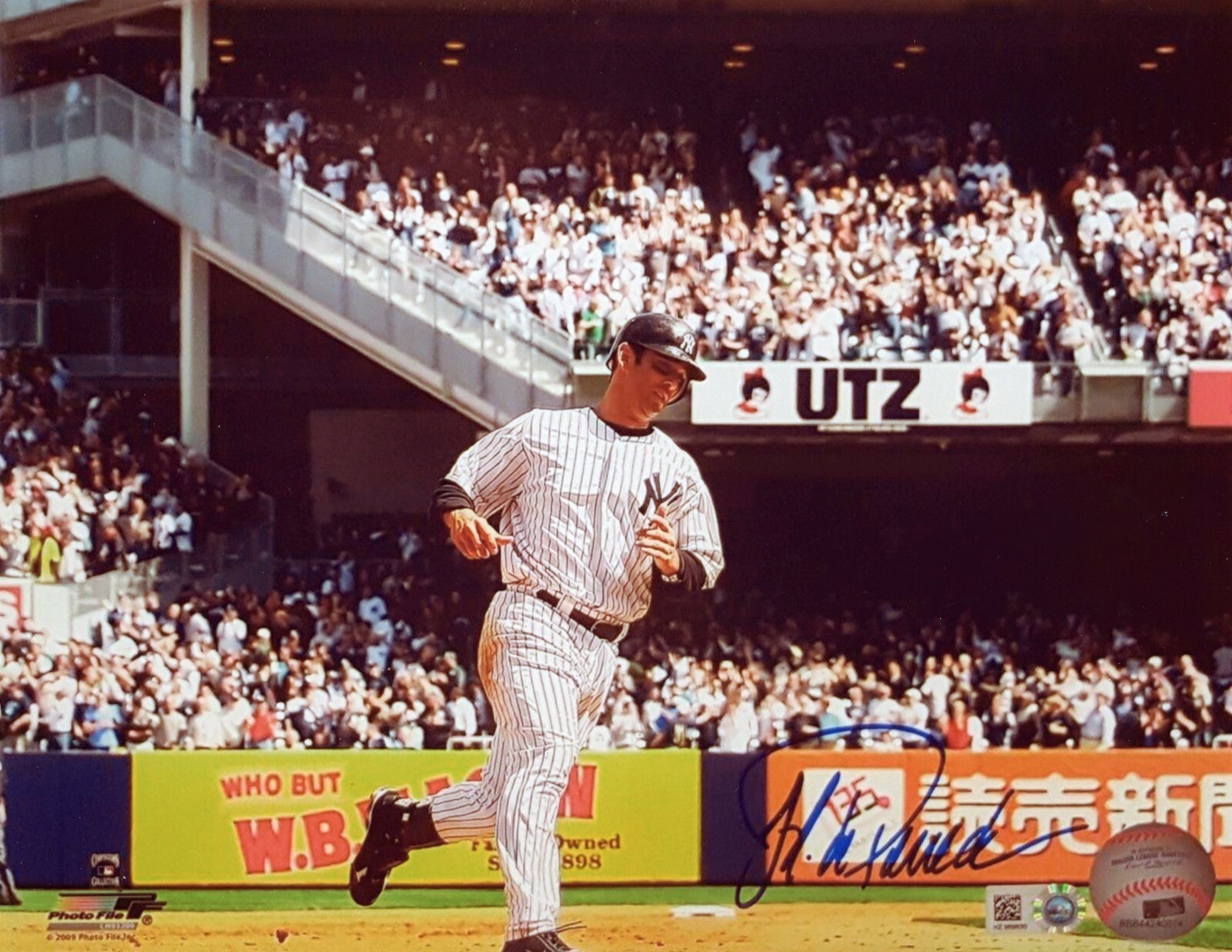 RARE COLOR STILL NEW YORK YANKEES JOEGE POSADA ROUNDING THE BASES