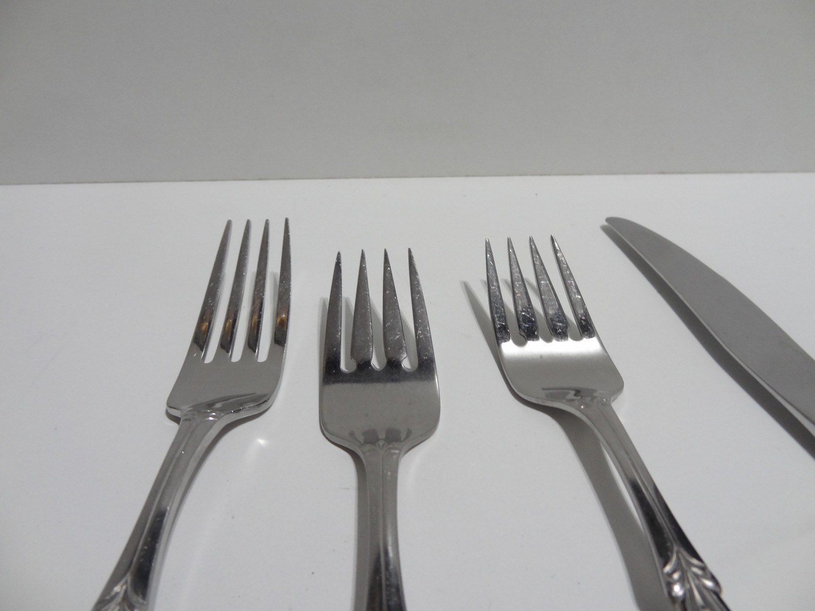 4 Oneida Community Stainless Flatware - Chandelier Mixed Lot