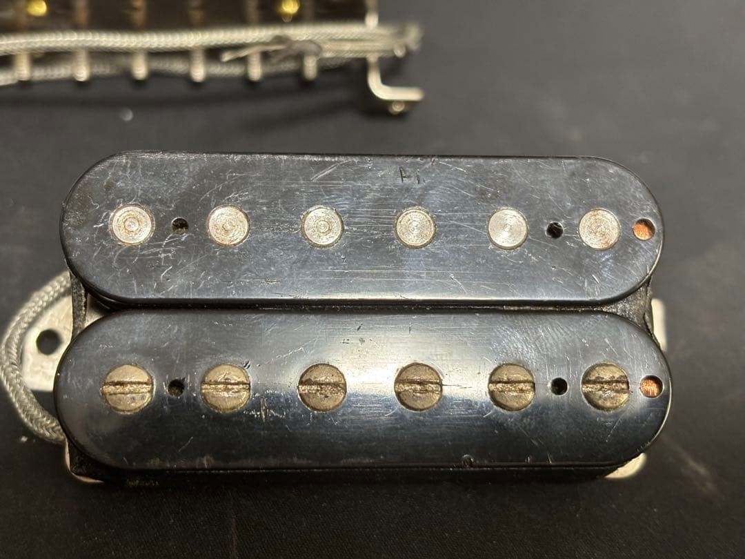 2 Gibson pickups
