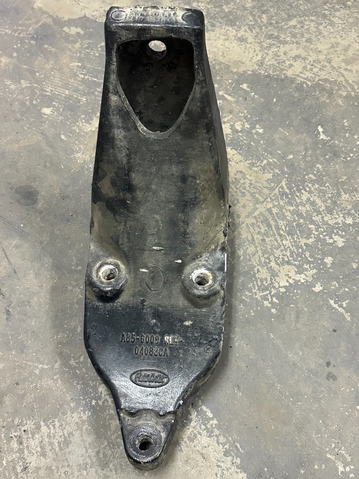 OEM Paccar Peterbilt Cab Mount A85-6009 ( 04088CA ) Aluminum
