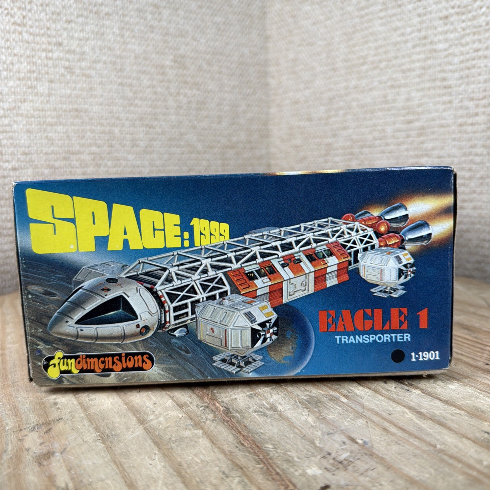 Fun Dimensions Space:1999 Eagle 1 Transporter Model Kit #1:1901