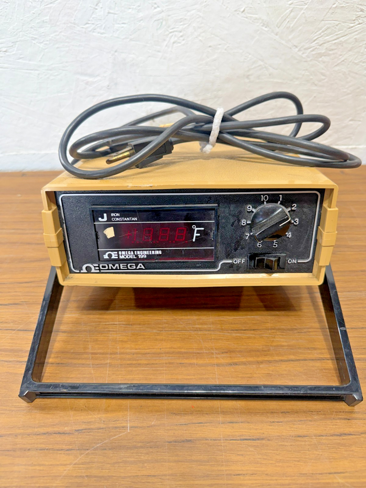 Omega Engineering Model 199-JF-X-X-DSS Digital Temperature Monitor 115V AC