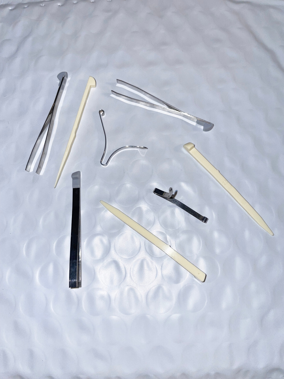 Victorinox ACCESSORY PARTS KIT LARGE Knives: 3 TOOTHPICKS, 3 TWEEZERS  2 SPRINGS