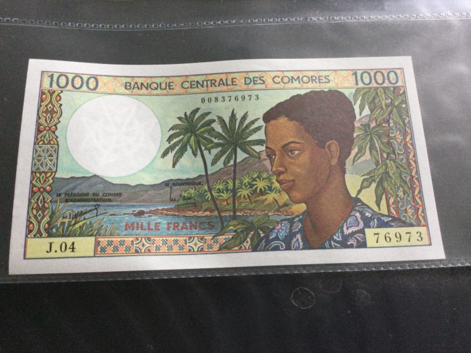 1,000 Comoros Francs banknote UNC