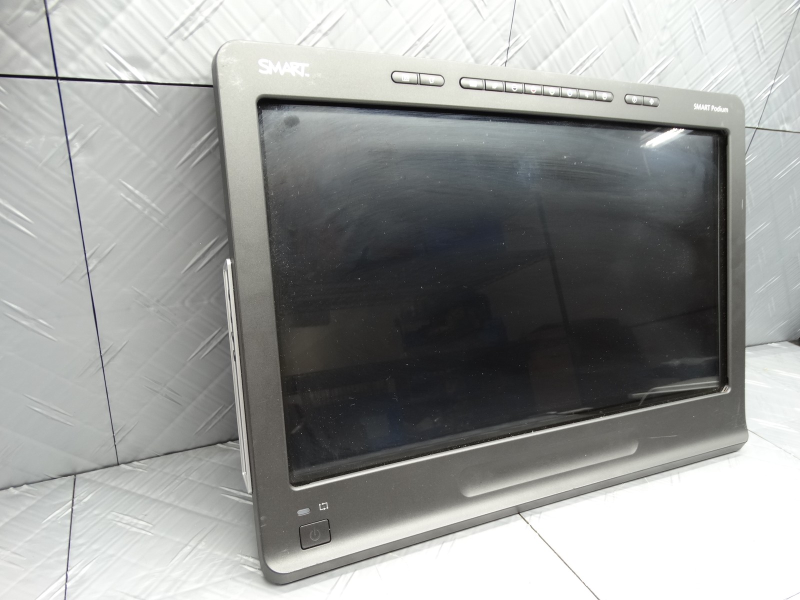 Smart Podium 518 18in Interactive Pen Display 720p Touchscreen USB 2.0 SP518-MP
