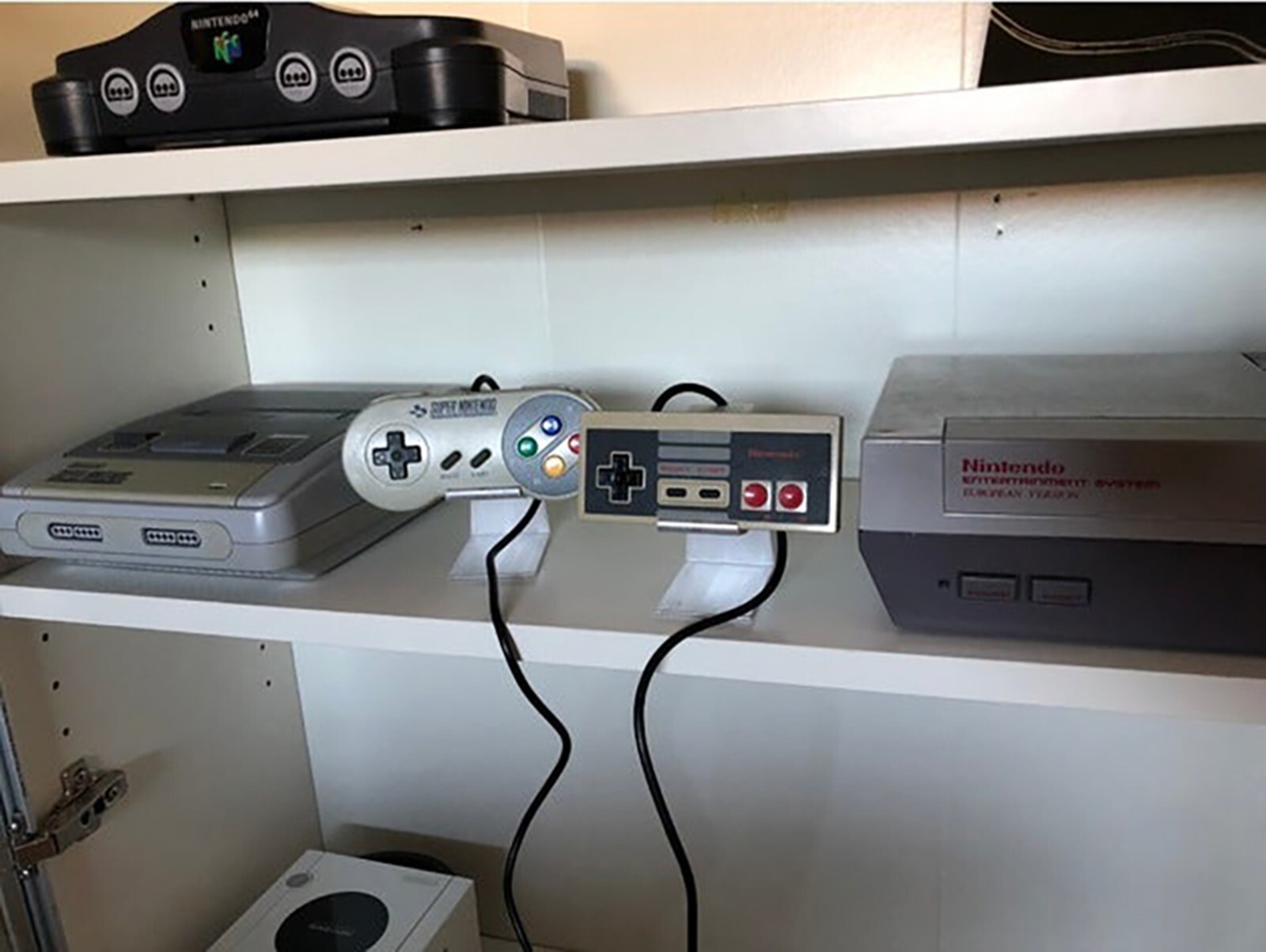 Nintendo NES and SNES Controller Stand Gamepad Display Vintage Joystick Holder