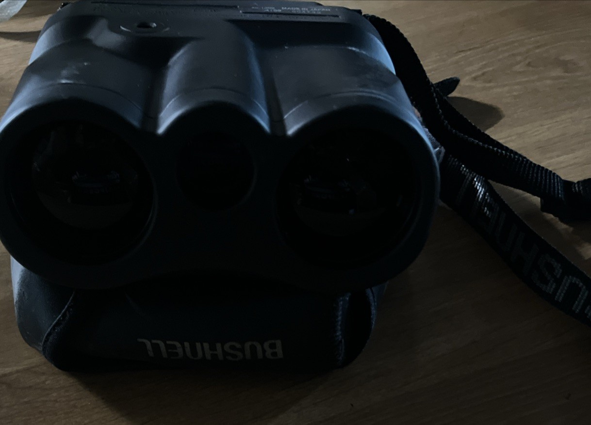 Bushnell Range Finder with case #200400