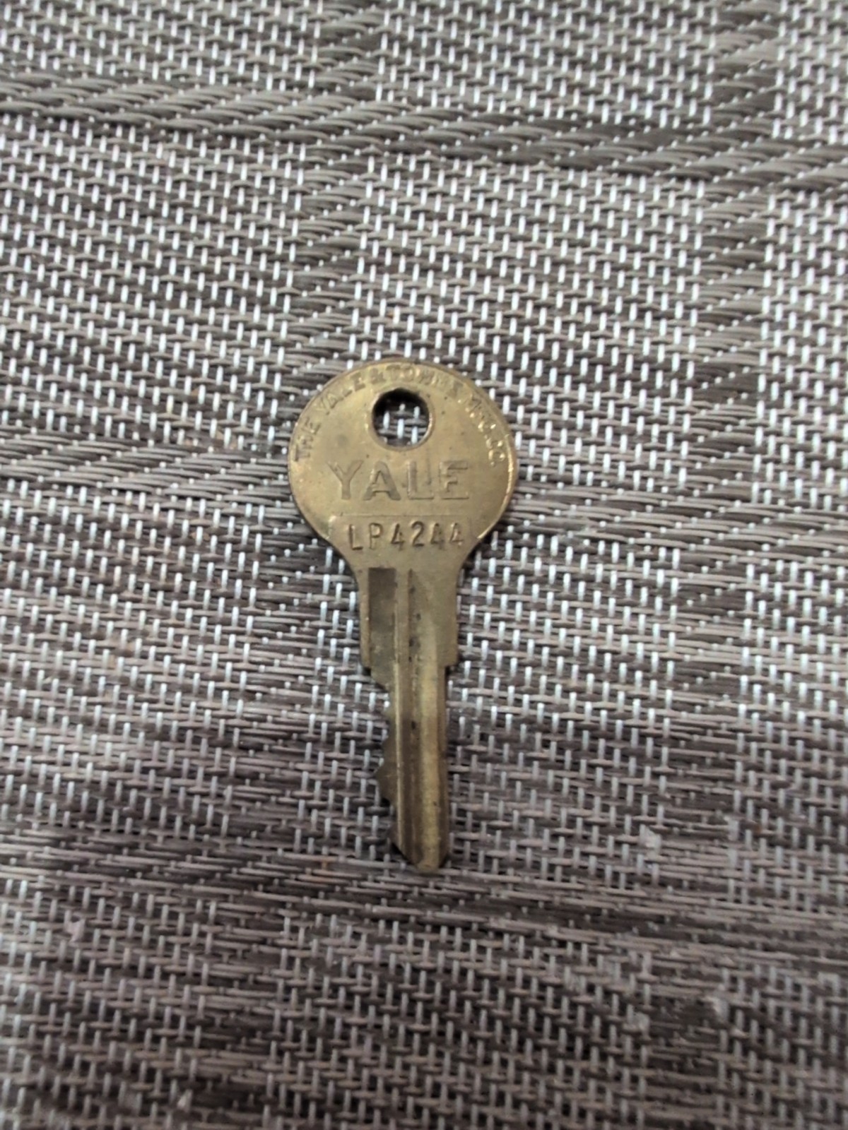 Vintage Yale LP4244 Key
