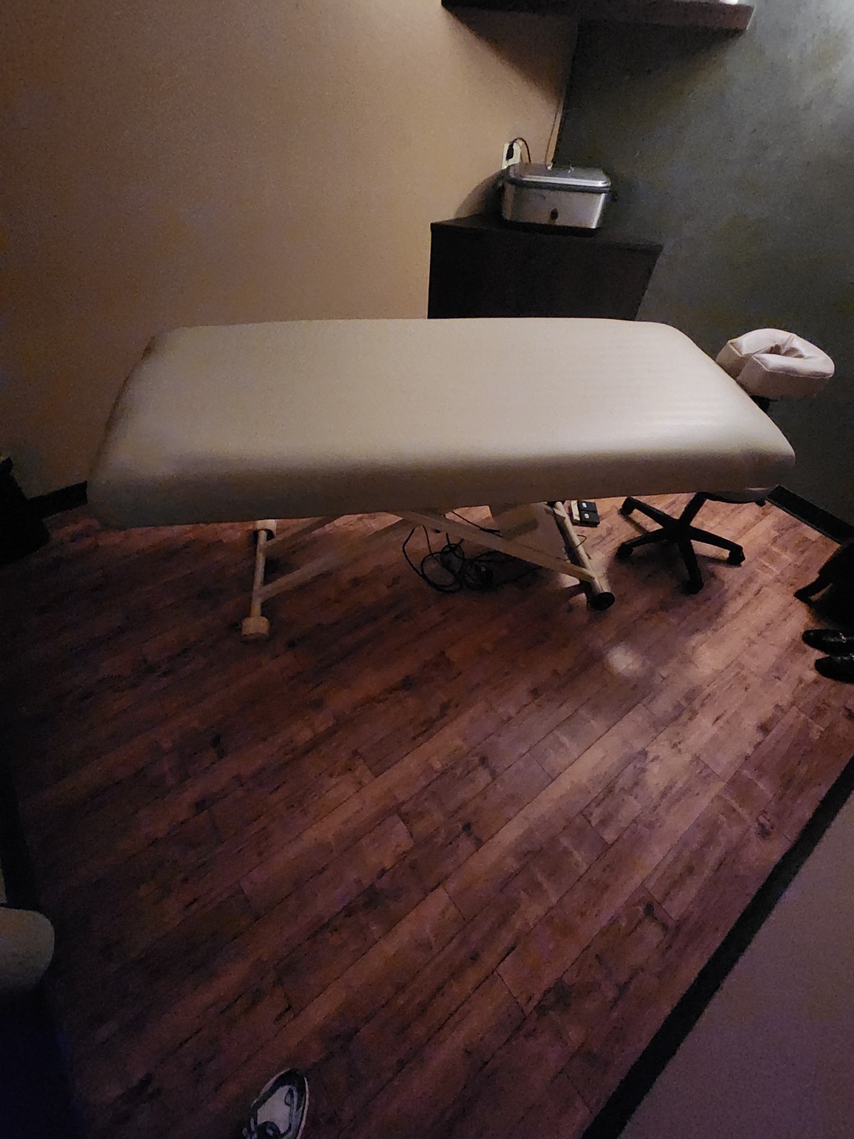 Oakworks Proluxe Electric Massage Table, Beige, 31" x 73", Headrest & Bolster