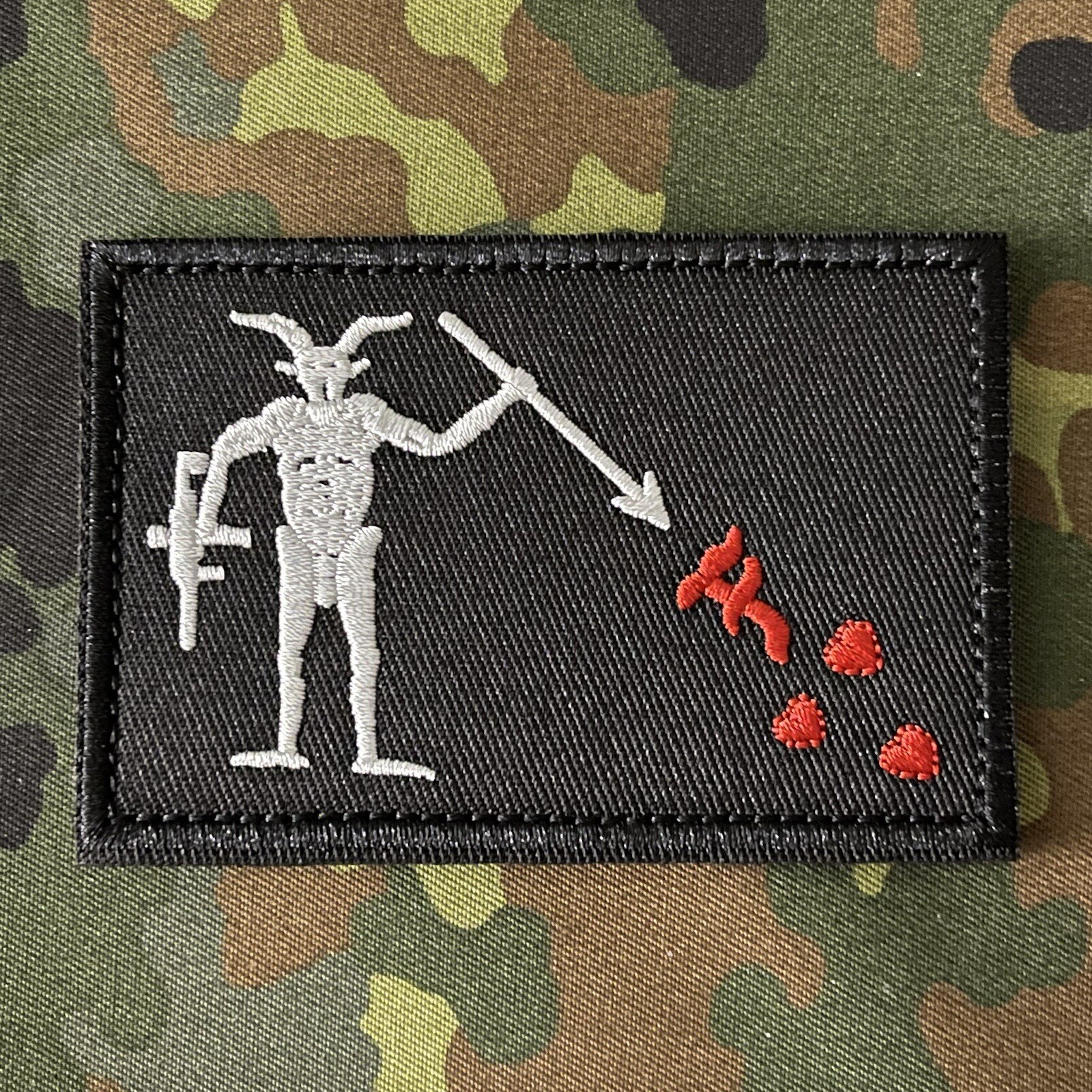 FORWARD OBSERVATIONS GROUP Blackbeard Flag Embroidered Patch w/Hook & Loop FOG