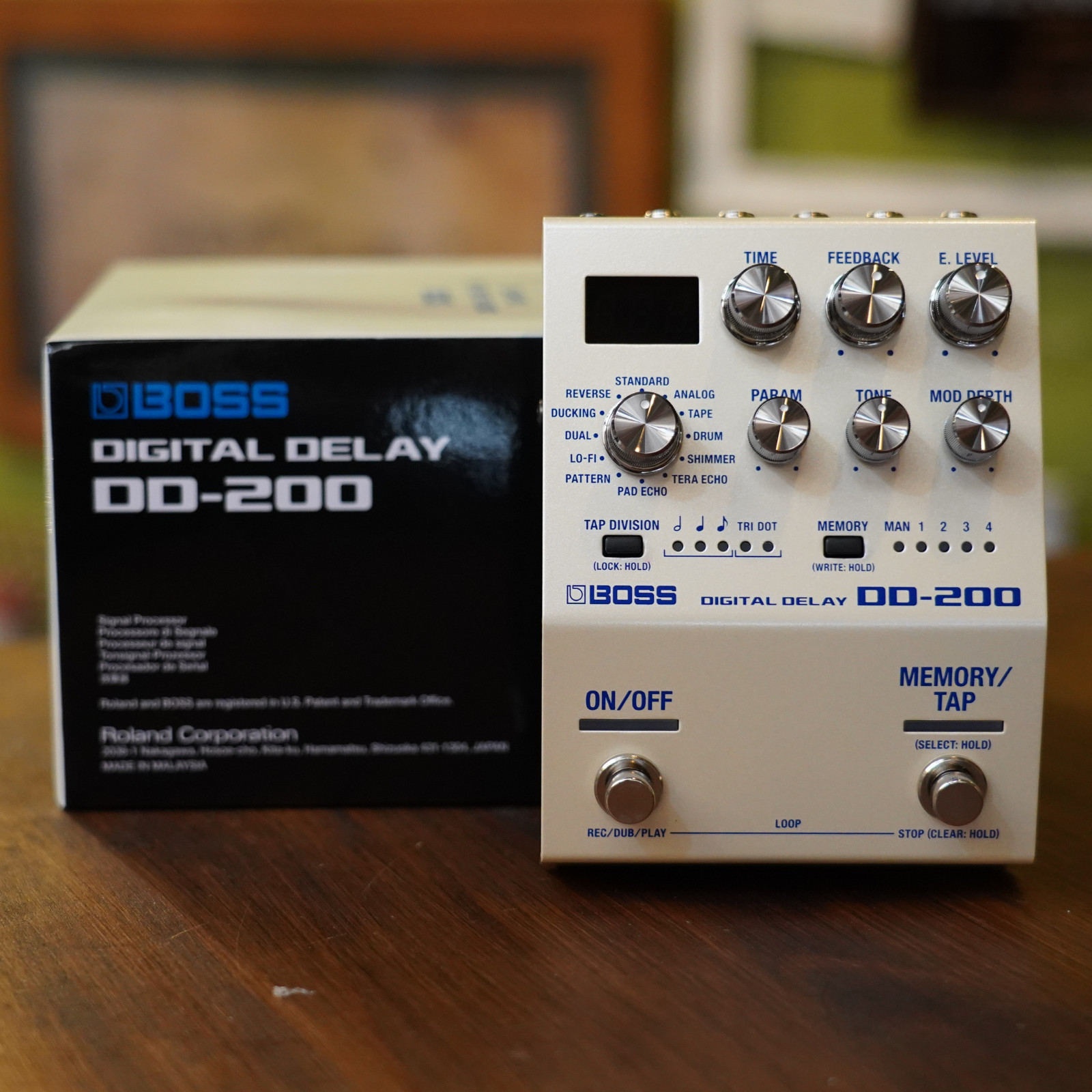 BOSS DD-200 DIGITAL DELAY 12 Delay Modes Standard Analog Tape Drum Shimmer DD200