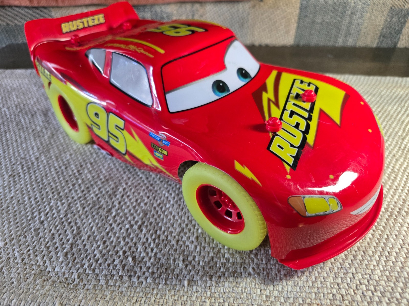 Disney Pixar Cars Glow Racers Lightning McQueen Toy Race Car -NO REMOTE-