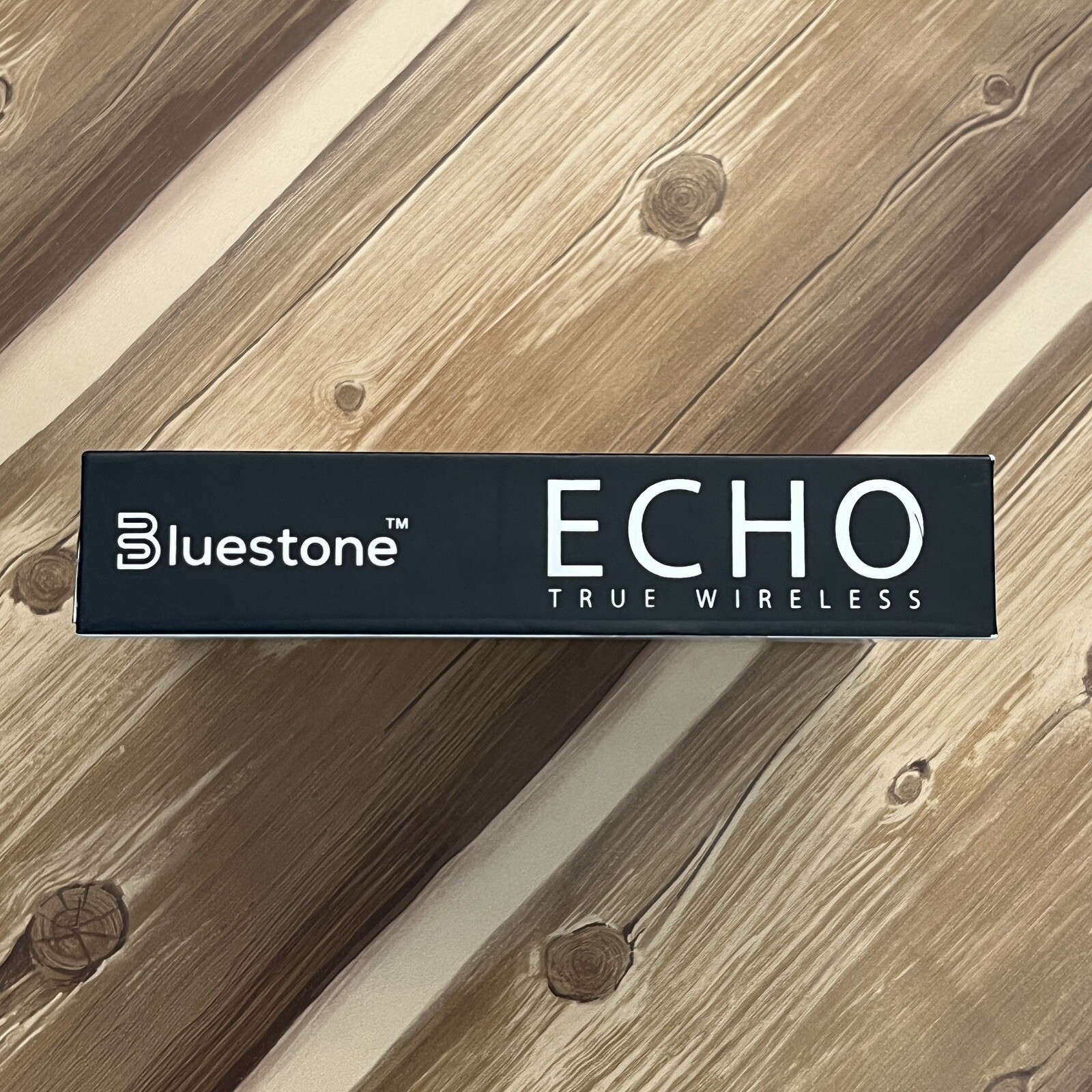 Bluestone Echo TWS4-WH Bluetooth Earbuds with Wireless Charging Pad