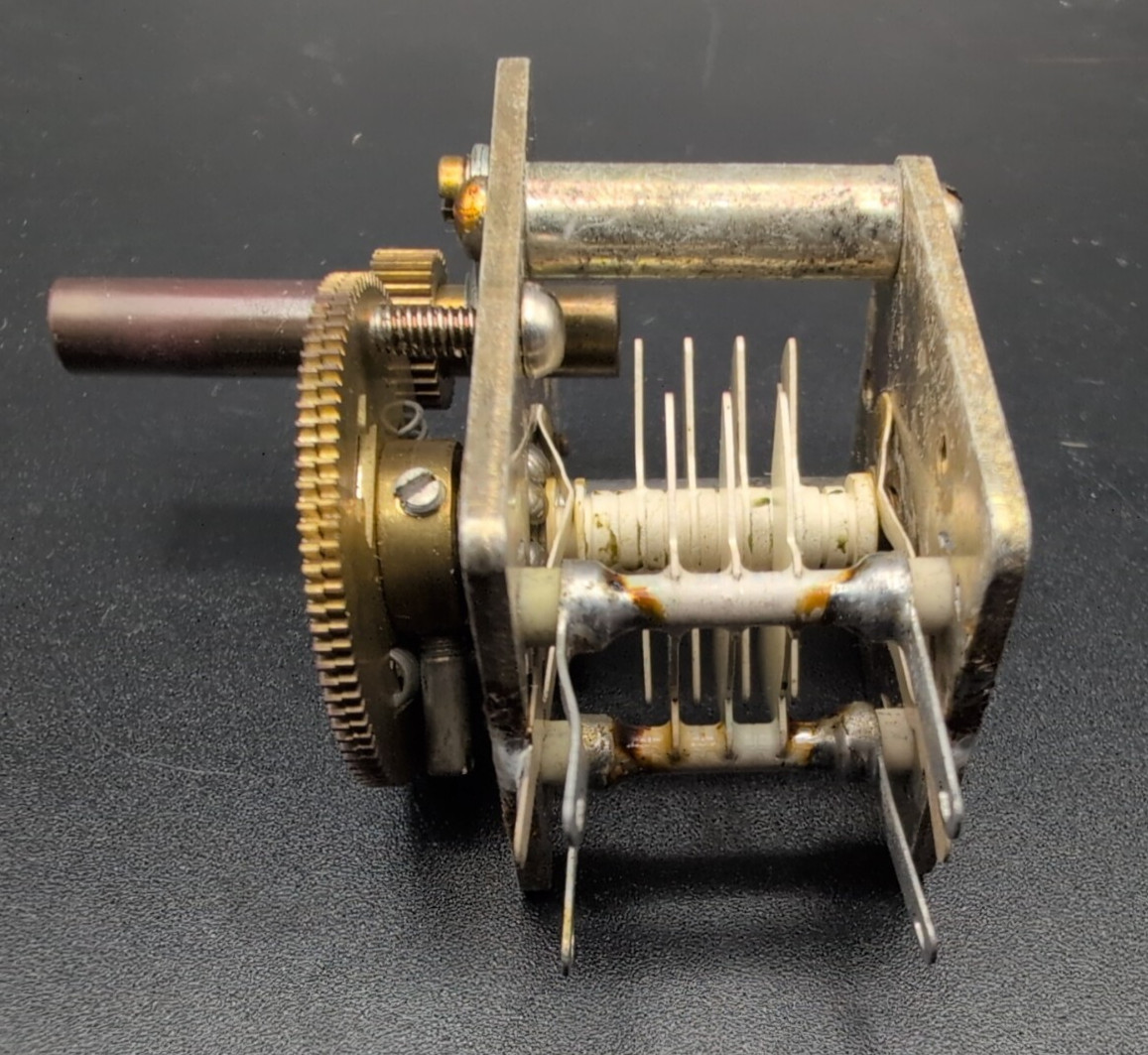VARIABLE CAPACITOR (Capacitance unknown) (Qty 2)