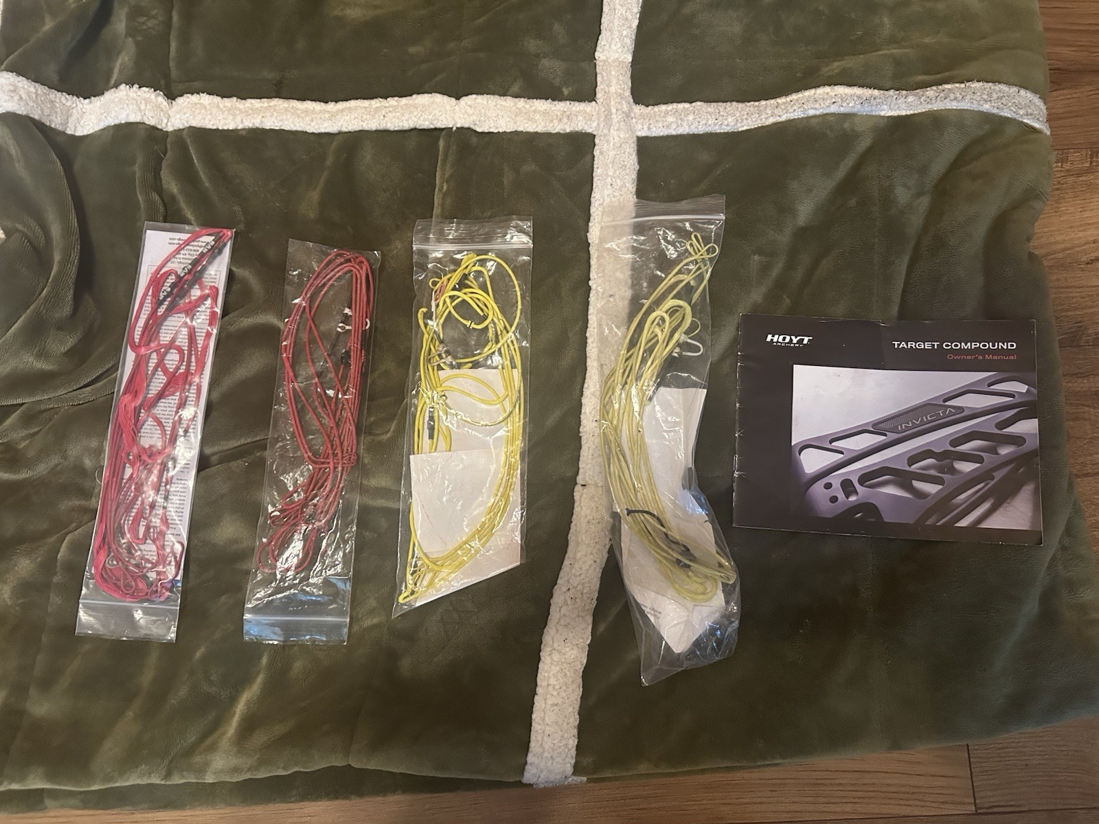 Hoyt Invicta 40 Left Hand with AAE pro blade rest And Threadz custom Strings