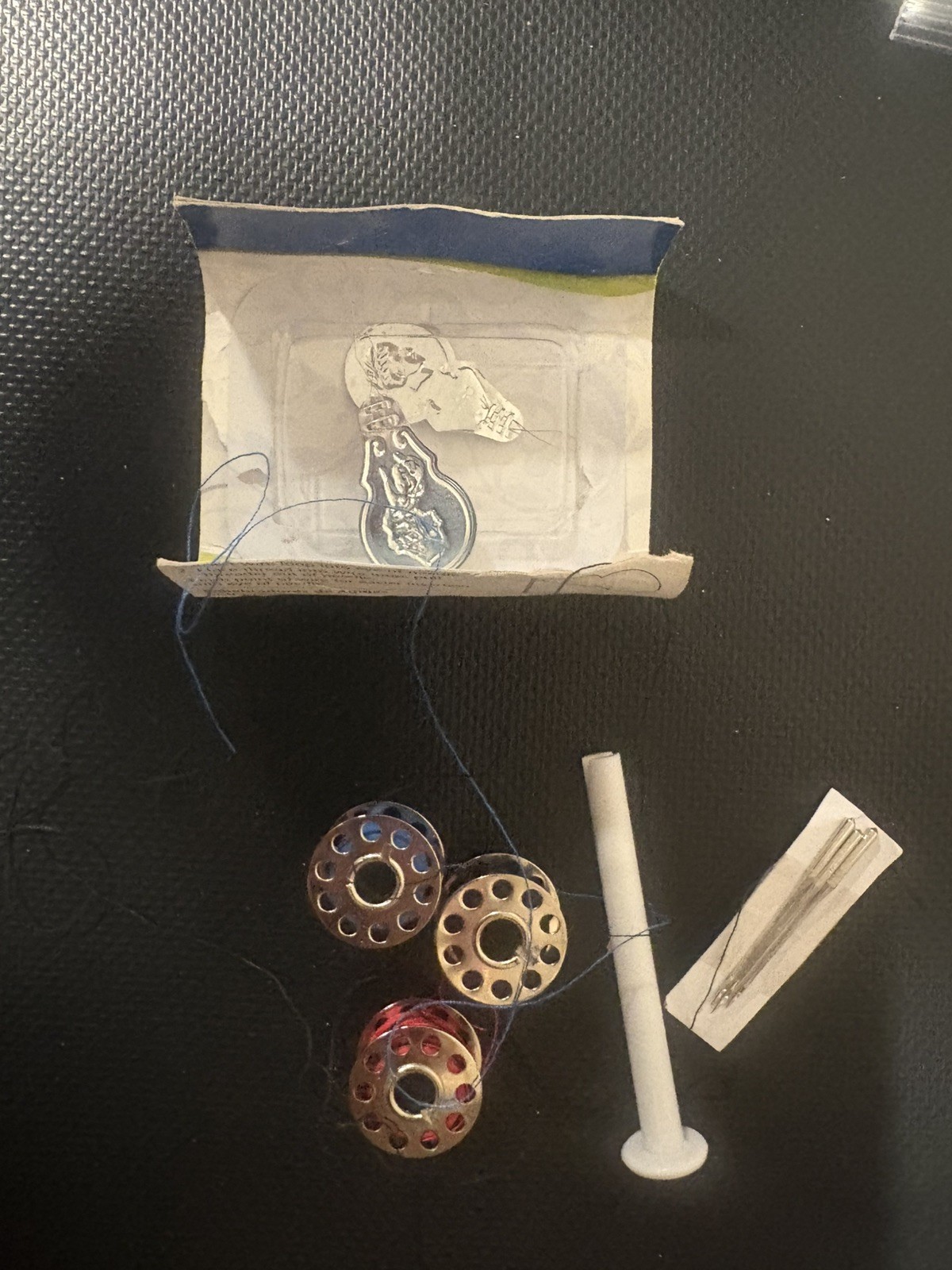 Stitch Sew Quick by Singer Hand Held - tested/working. with thread/accessories