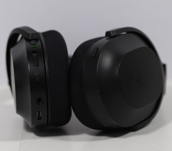 PREOWNED- Razer Barracuda Wireless Gaming Headset Black Bluetooth USB-C Headset