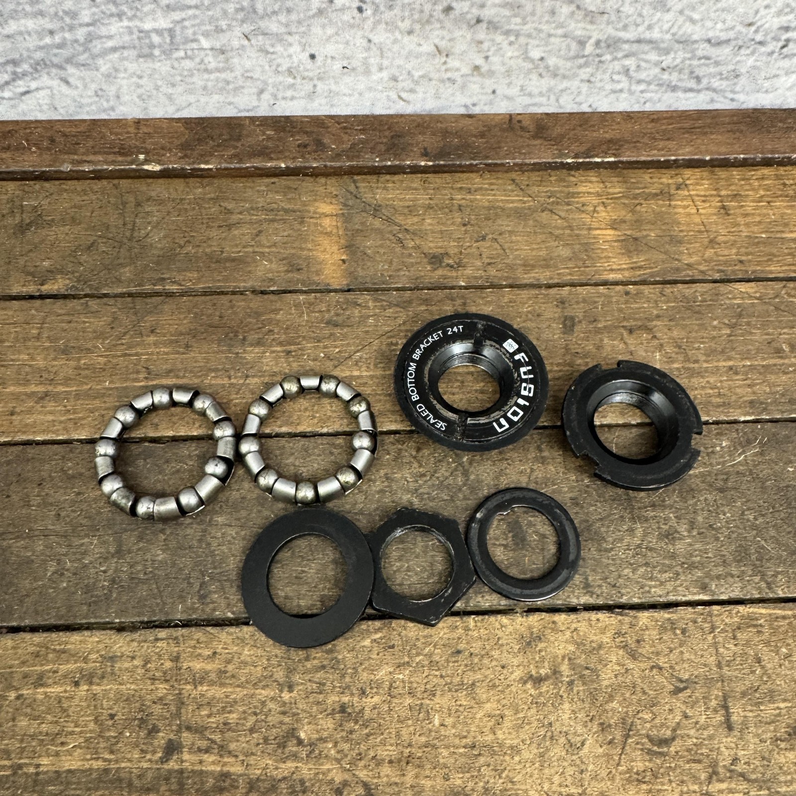 Vintage Haro Fusion BMX Bottom Bracket 24T 1pc Cups Bearings Black Set
