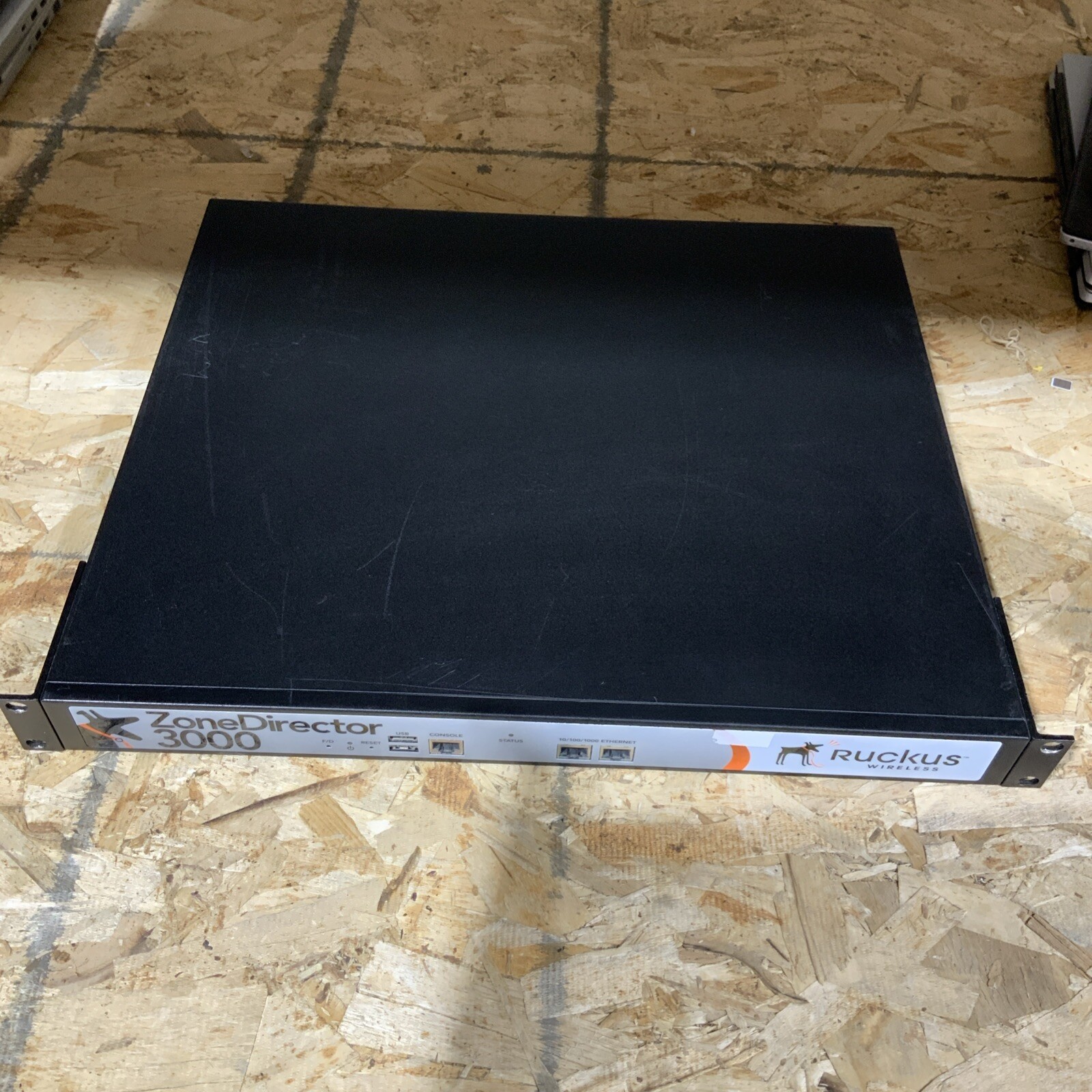 Ruckus ZoneDirector 3000 Gigabit Wireless LAN Controller NAR-5520-200-740