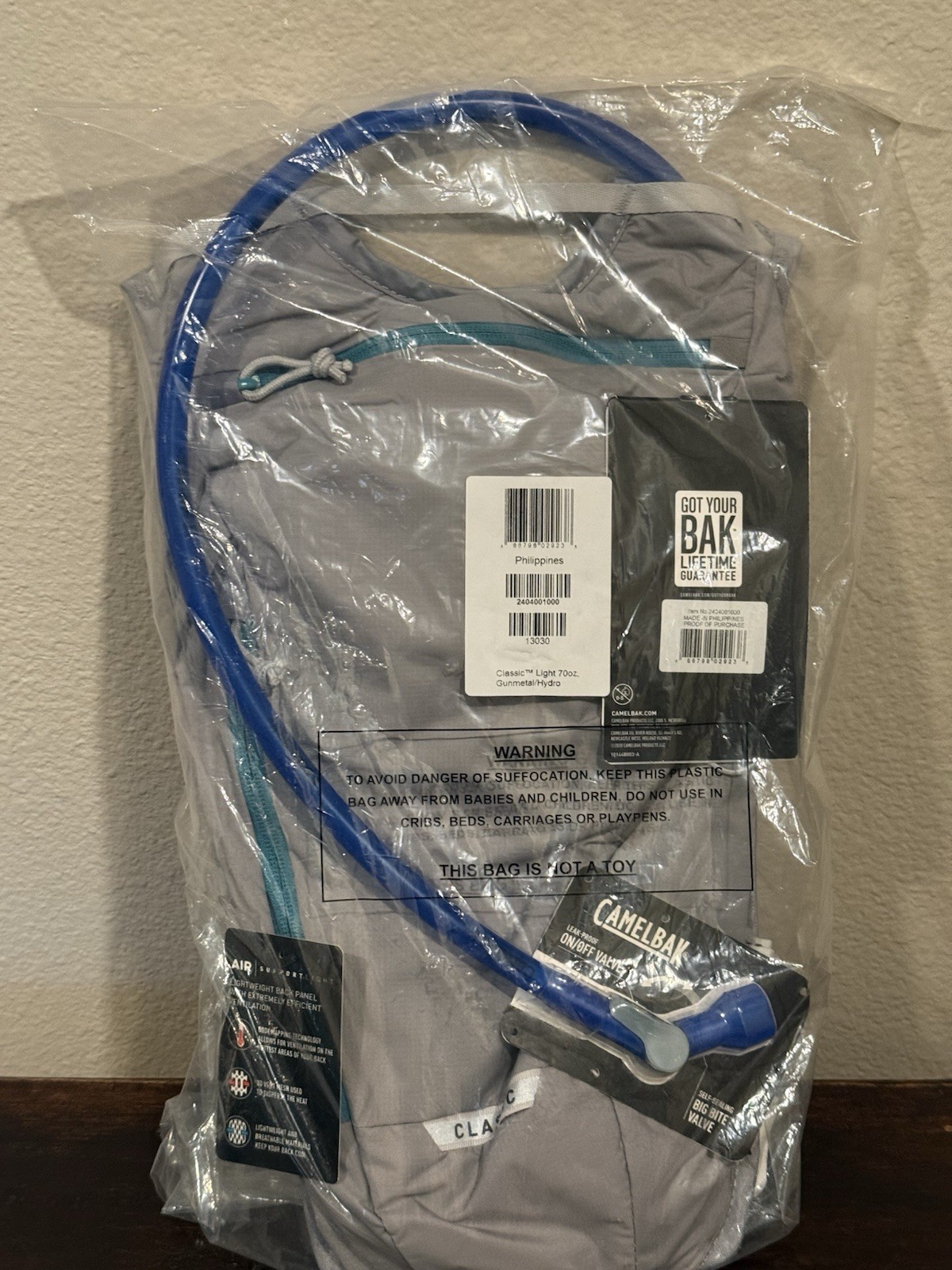 CamelBak Classic Light 70oz Hydration Pack “New”