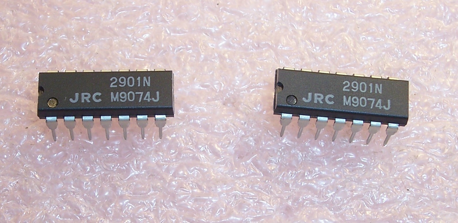 QTY (25) NJM2901N NEW JAPAN RADIO 14 PIN DIP QUAD COMPARATOR LM2901N CROSS