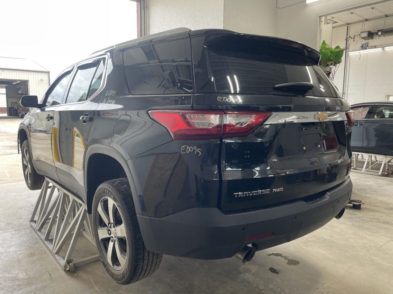 TRAVERSE 2018 Air Shutter 1090360