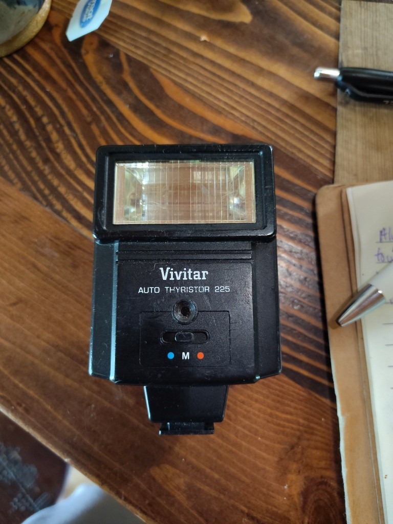 Vivitar Auto Thyristor 225 Shoe Mount Flash for Film & Digital Cameras Hot Shoe