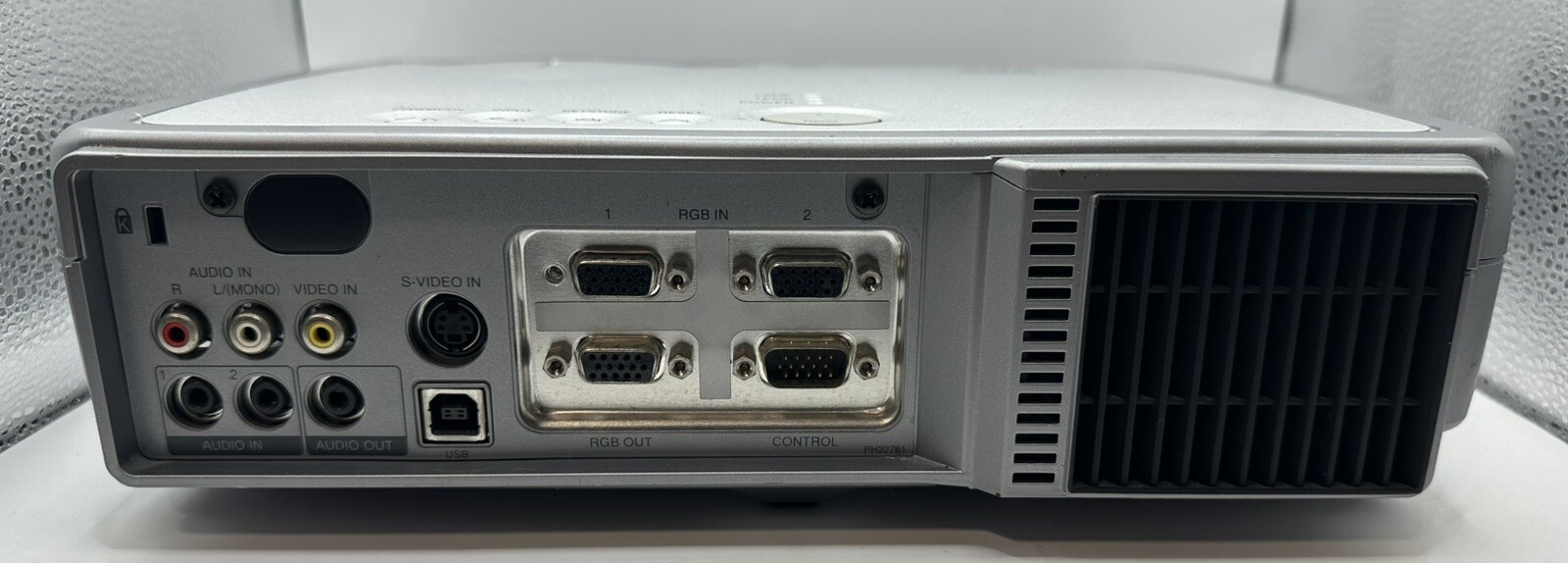 Hitachi XGA Multimedia Mobile LCD Projector ED-X3280 Tested!