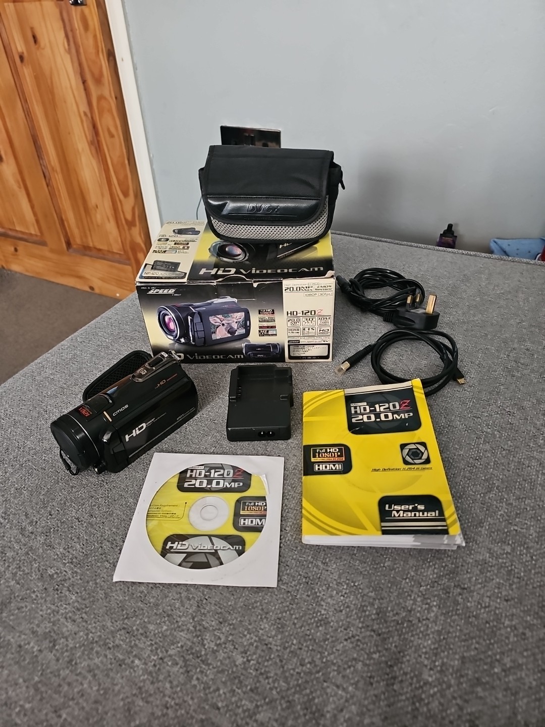 Hd Videocam Hd-120z Boxed With Charger, Case,manual, Hdmi Lead