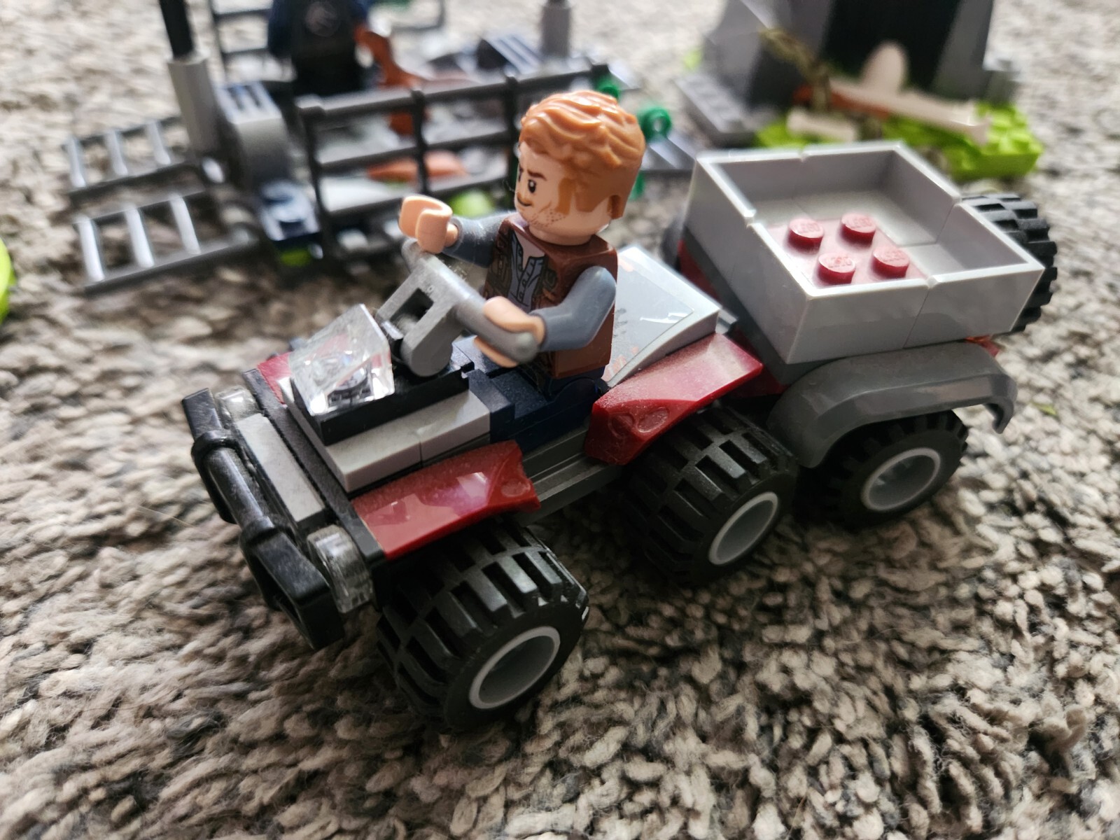 LEGO Jurassic World Raptor Pen Scene 4 Wheeler