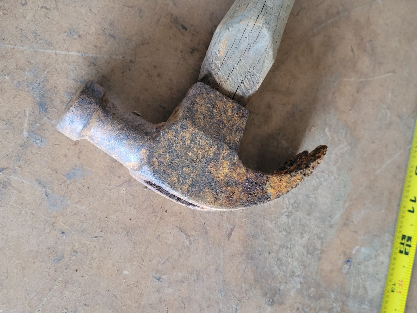 VINTAGE 16" Claw Hammer Wood Handle Carpenter Framing Tool Primitive Rustic