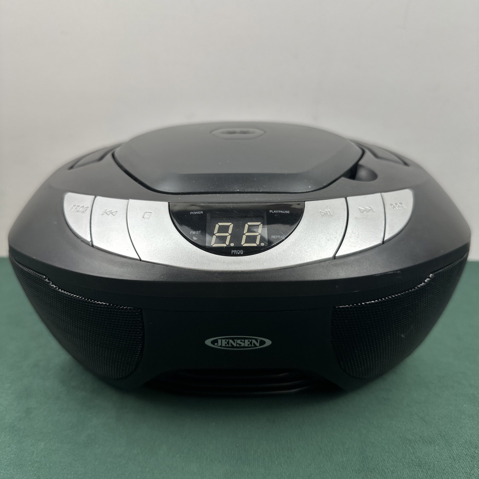 Jensen Model CD-475 Portable CD Player with AM/FM Stereo Radio No Cord