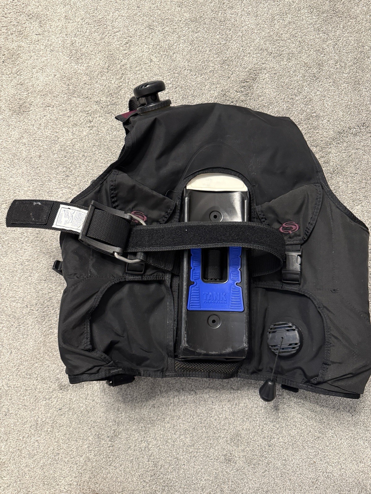 SeaQuest Diva BCD Medium Size w/ Tank Traction & Dive Knife Set Pre-Owned
