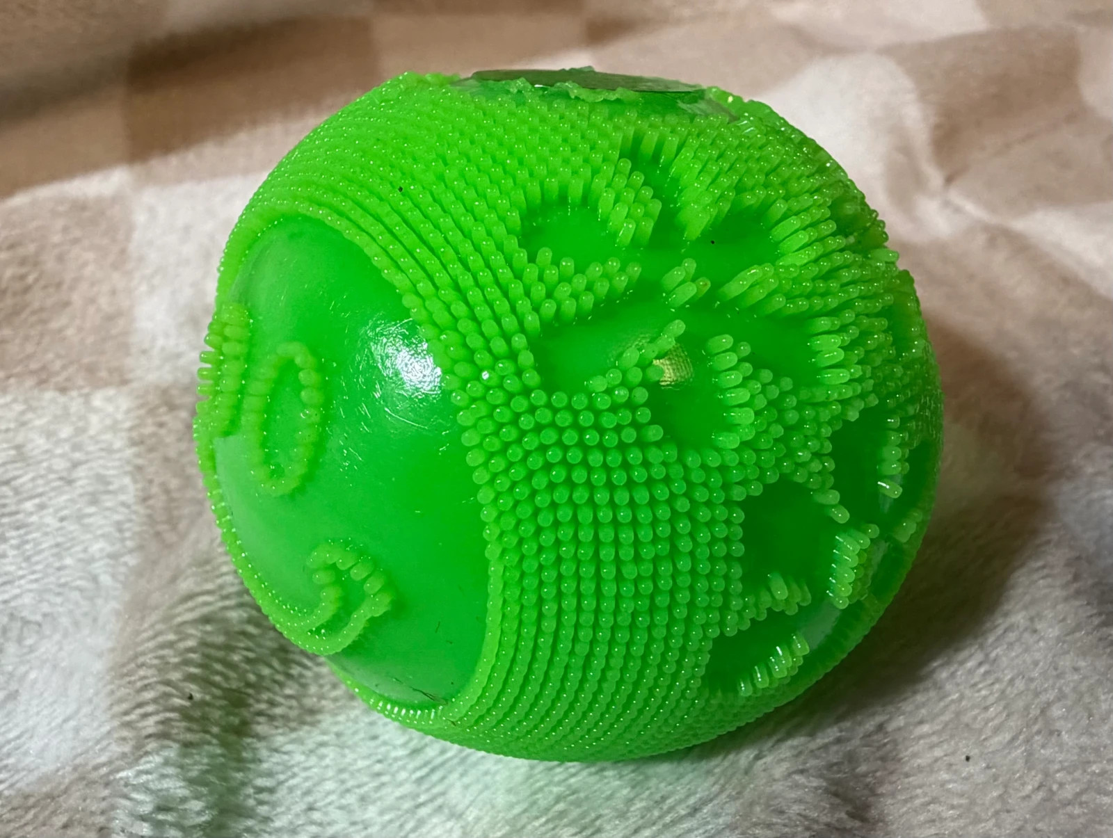 NeeDoh Fuzz Ball Power Flower - Brand New - Green