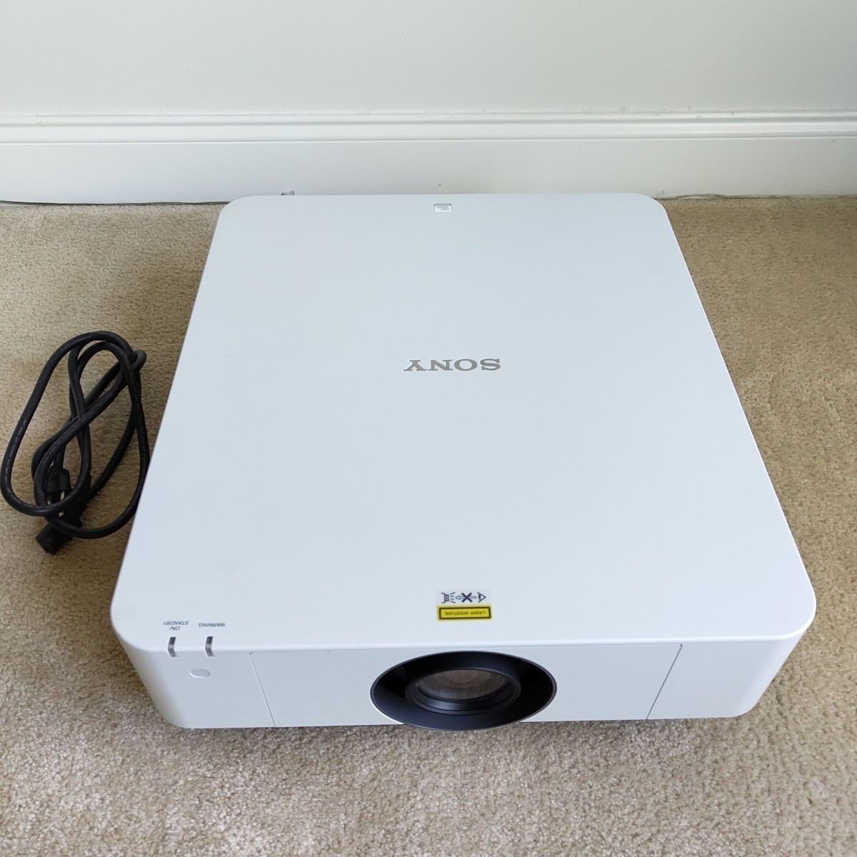 Nice! Sony VPL-FHZ61 WUXGA 5100 Lumens Large Venue Laser Projector - 65% Life