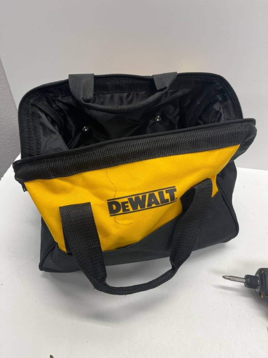 DEWALT COMBO 2BATT/2DRILLS/1CHRG (P08035318)