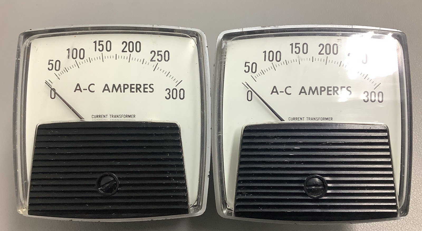 Lot of 2 General Electric AC Ammeter 50-250240LALA1JGW 0-300A (b468)