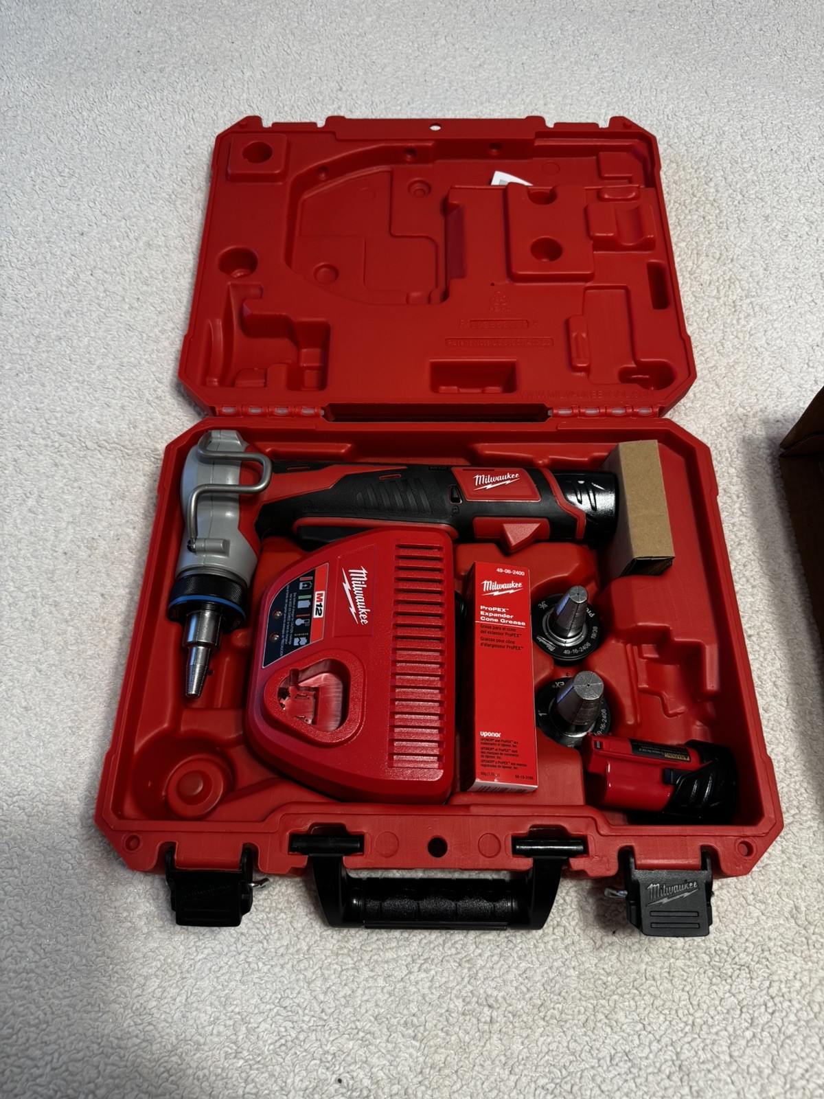 Milwaukee M12 Cordless ProPEX Expansion Tool Kit - 2432-22