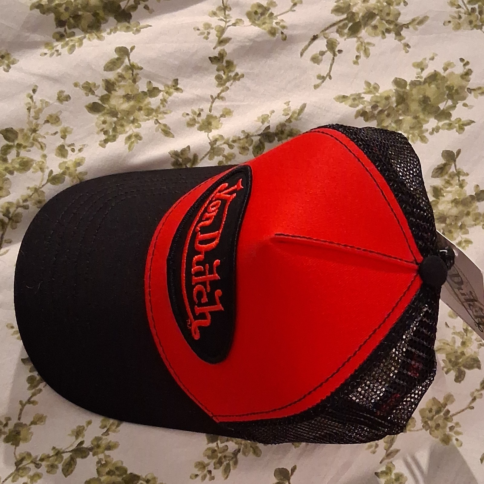 NWT VON DUTCH RED & BLACK TRUCKER HAT