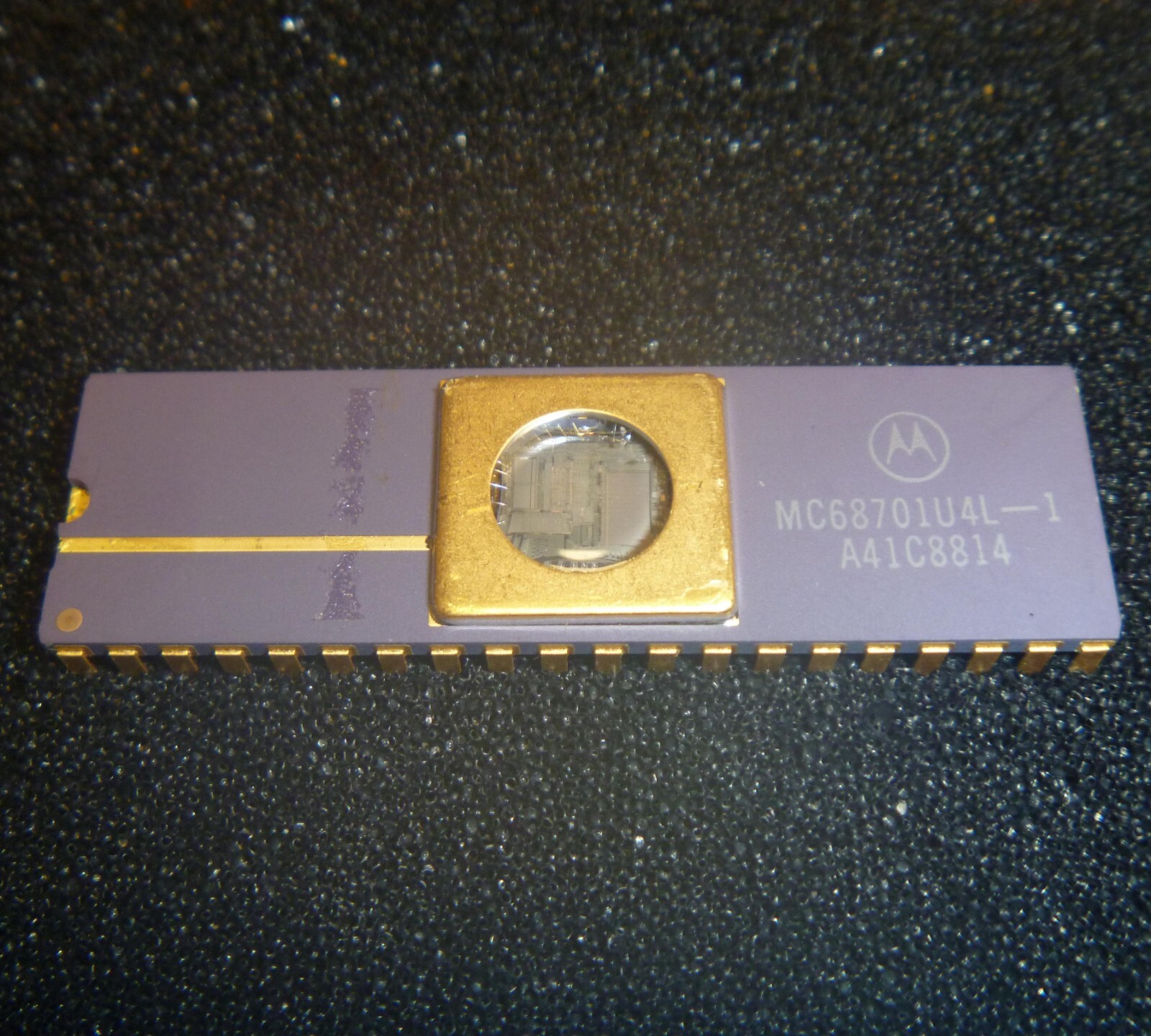 Vintage Motorola MC68701U4L-1 8-Bit Microprocessor Purple Ceramic Gold SBCDIP40