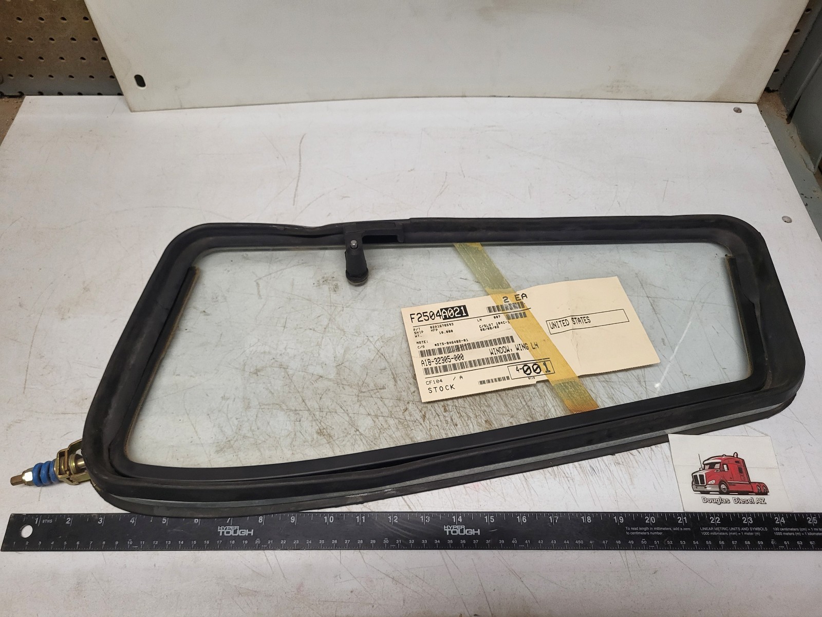 NOS - Driver's side / Left Hand Vent Wing Window Freightliner A18-32305-000