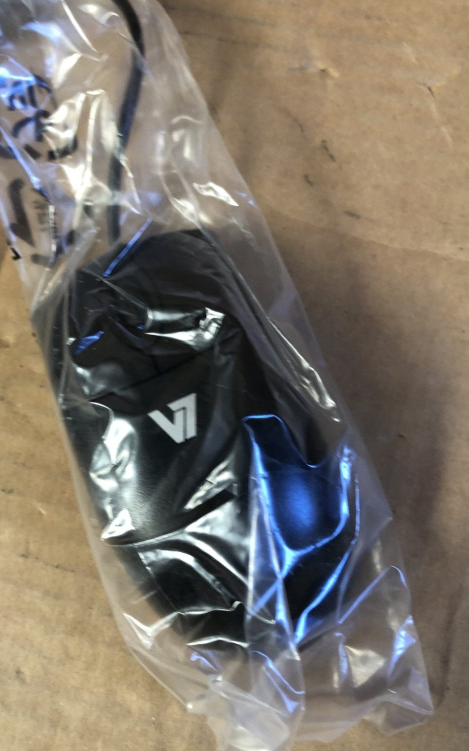 V7 M30P20-7N Optical Mouse New