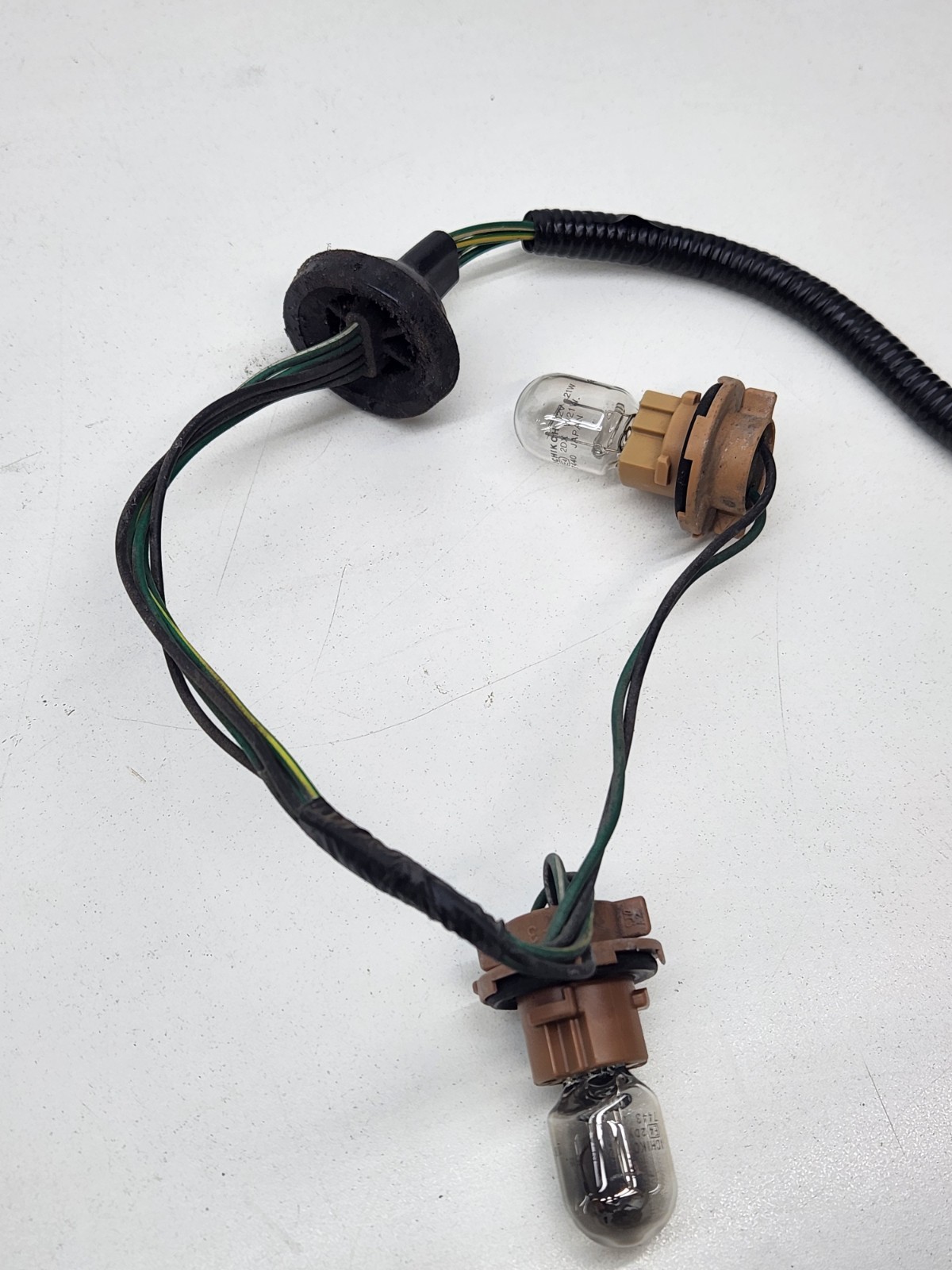 2008-2013 Nissan Rogue Tail Light Wire Harness Wiring Socket (Left OR Right)
