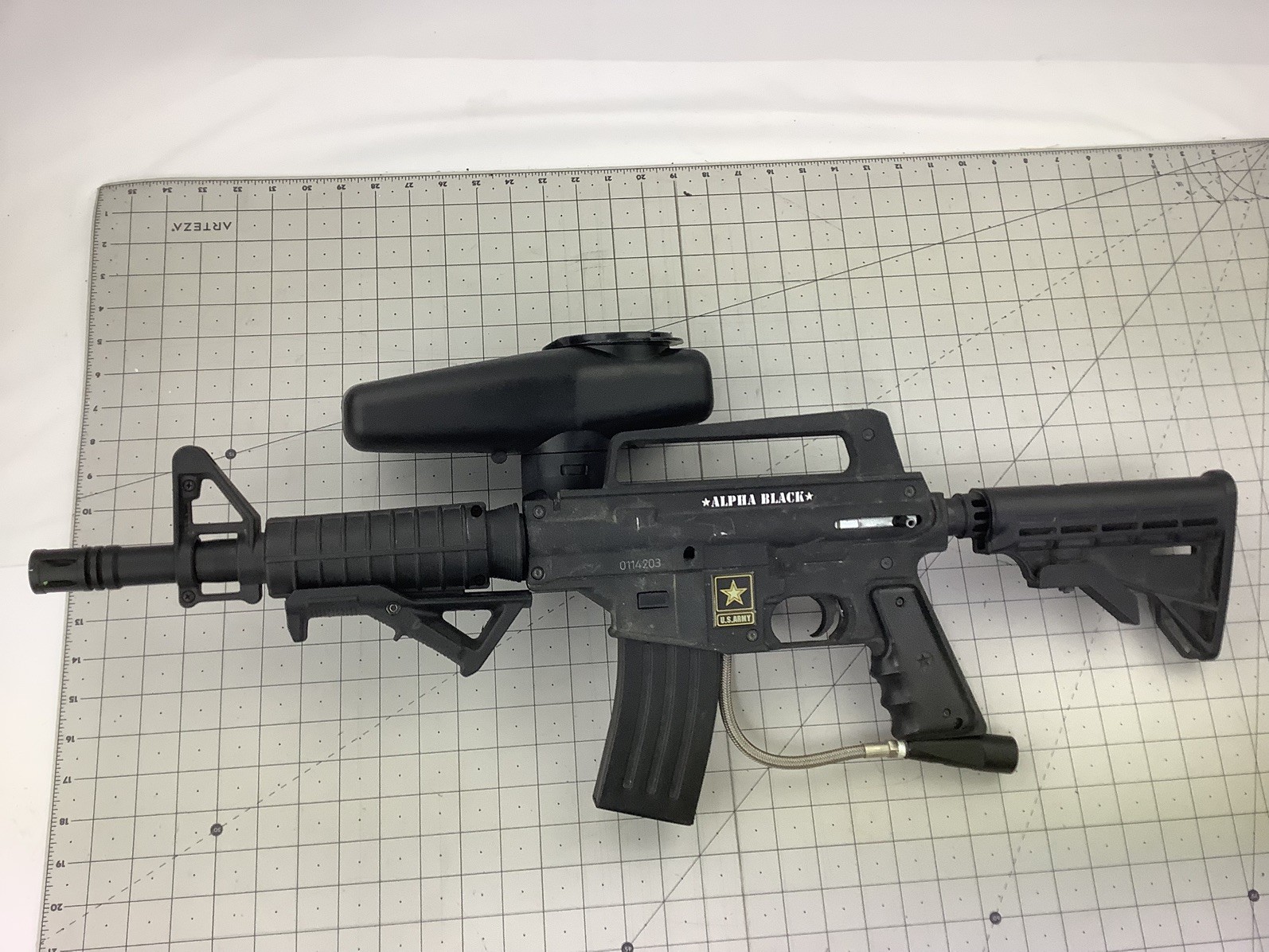 Tippmann Alpha black paintball marker with e trigger and cyclone feed  untested