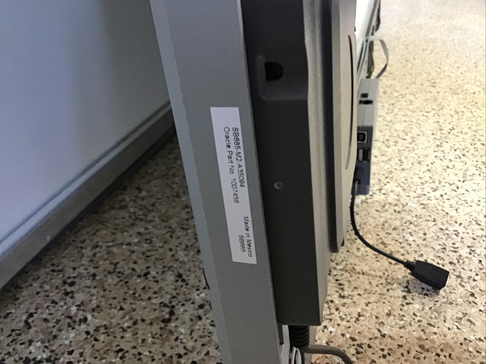 SMART Board SB685 87" Interactive Whiteboard