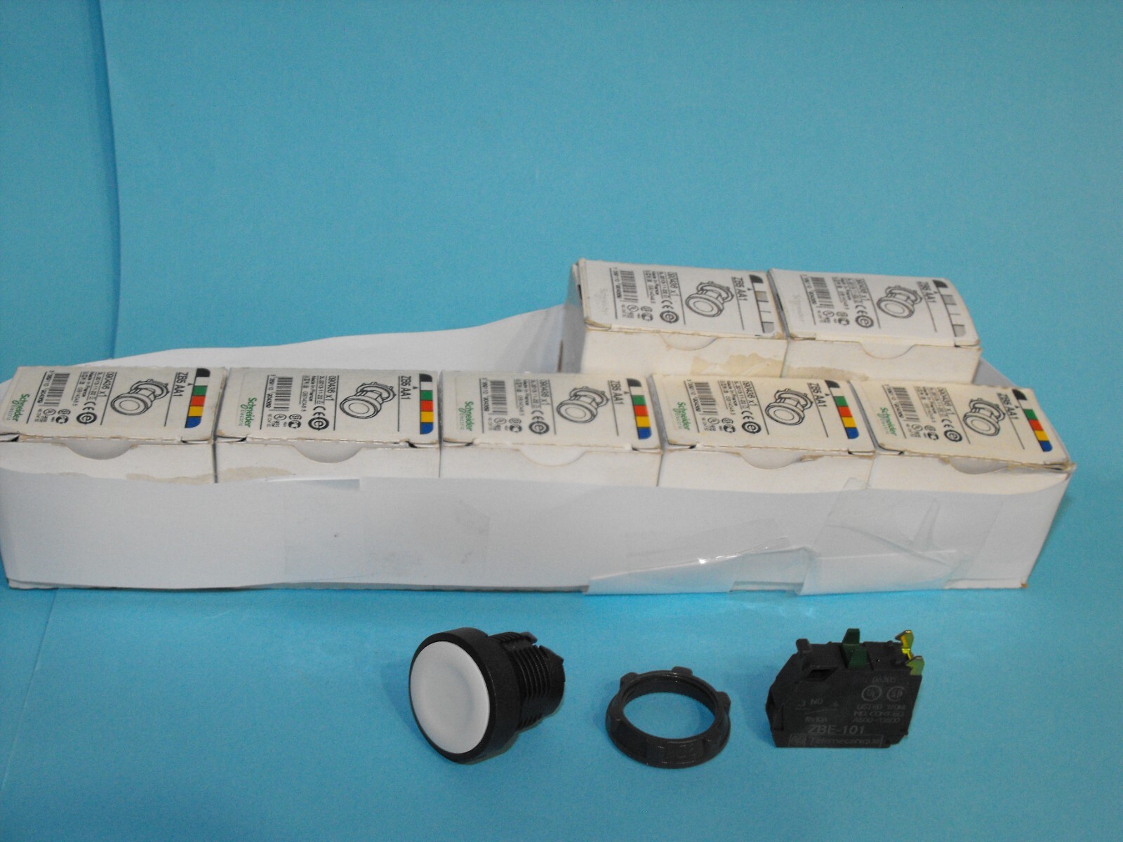 Schneider Electric.TELEMECANIQUE.ZB5AA1+ZBE101.Push Button Switch.(LOT7PCS)NEW
