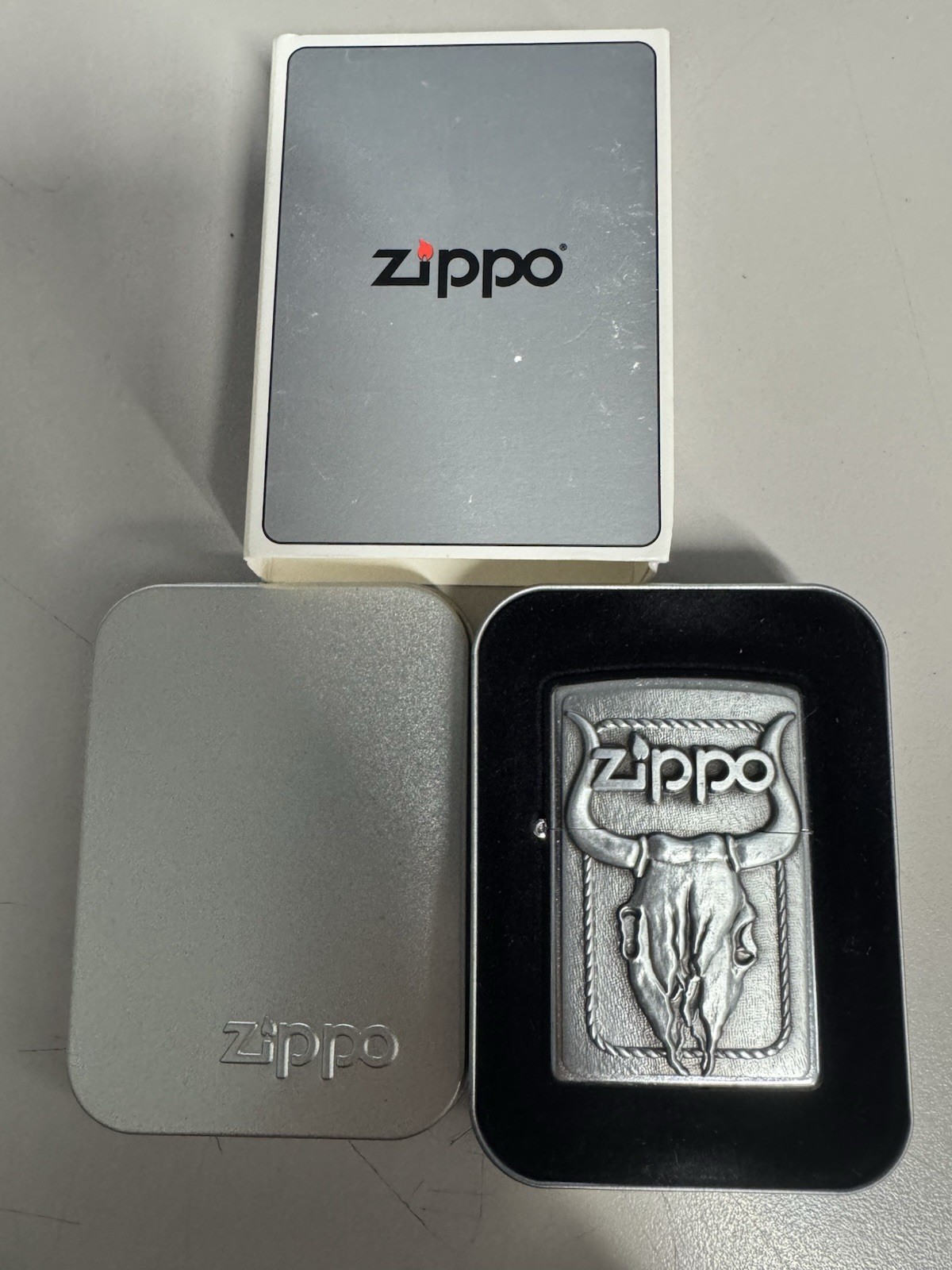 ZIPPO 2004 BULL SKULL ZIPPO LOGO EMBLEM STREET CHROME LIGHTER SEALED IN BOX 392