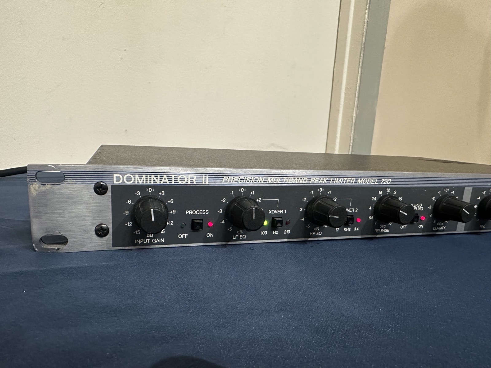 Aphex Model 720 Dominator ll Precision Multiband Peak Limiter Working